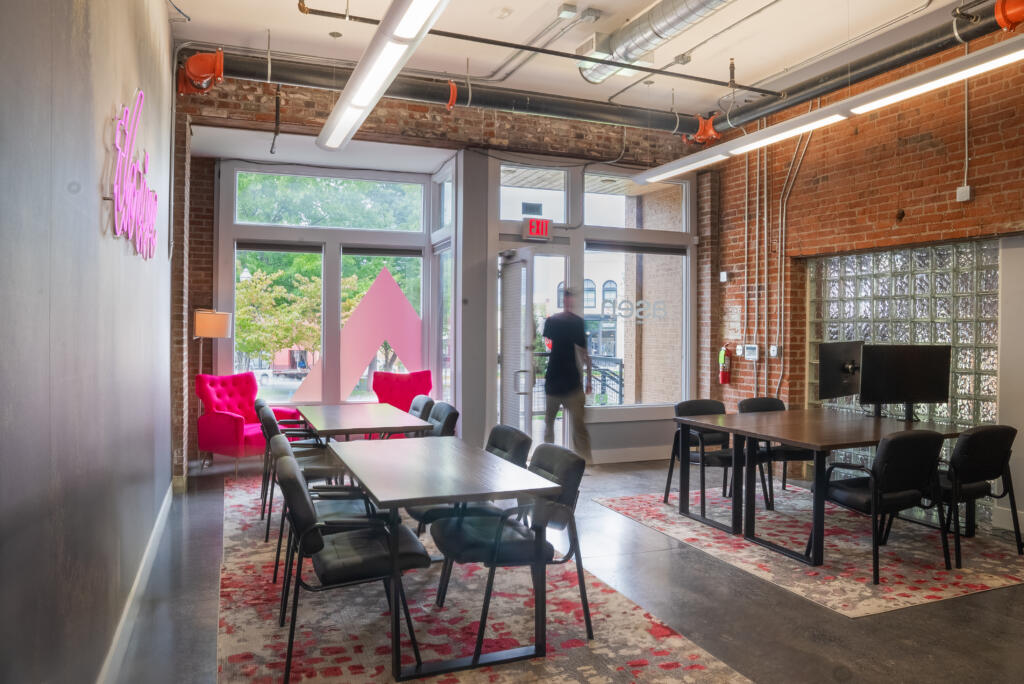 Blog Image: Working with a Knoxville Marketing Agency (Whether You’re in Knoxville or Not)